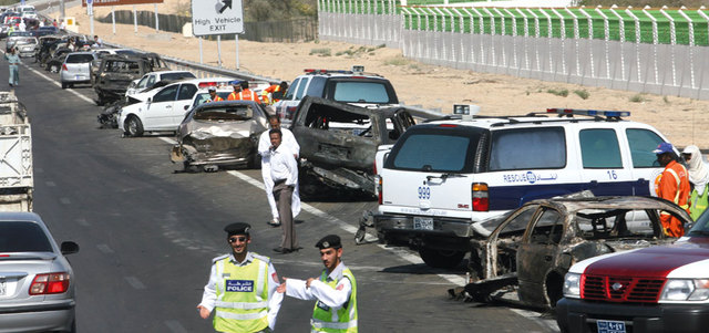 الضباب يتسبب في 4 حوادث بين 96 مركبة على طريق أبوظبي-العين