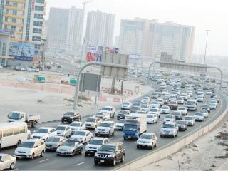 نمو السكان في الإمارات يسابق تطور البنية التحتية 