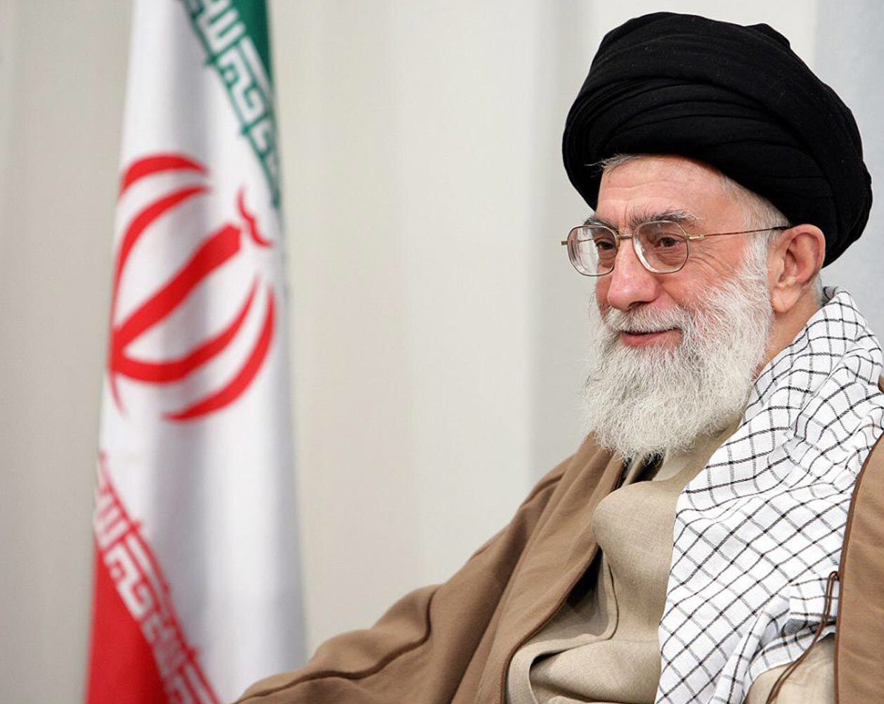 هآرتس: الاتفاق النووي اعتراف بـ"شرعية ولاية الفقيه والثورة الإيرانية"