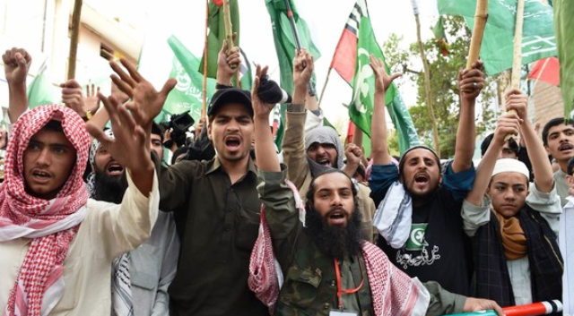 هل يخشى شيعة باكستان من إشعال "عاصفة الحزم" للعنف في بلاهم؟