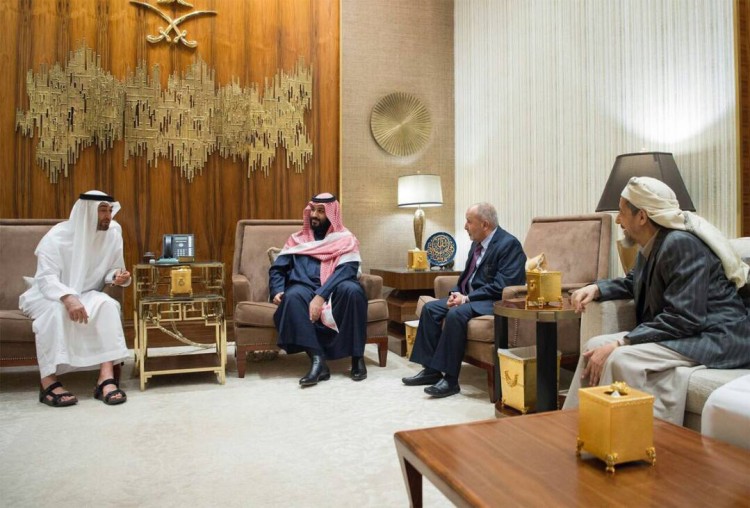 واشنطن بوست: الرياض تُحبط عرضًا إماراتيًا لترامب لمقايضة “الإصلاح” بقتال الحوثيين في اليمن