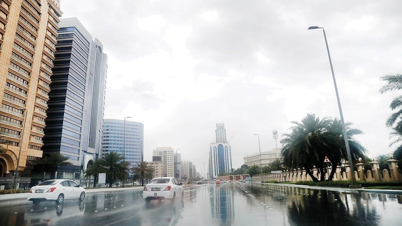 احتمال أمطار خفيفة والطقس غائم جزئياً اليوم