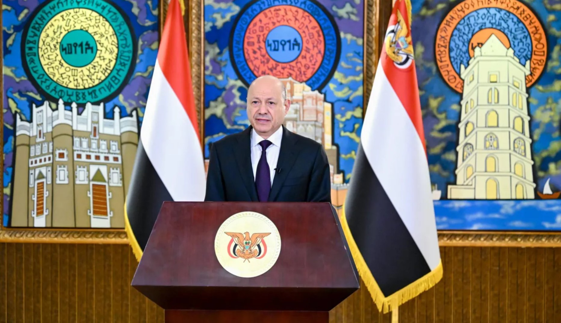 العليمي يقرر تشكيل لجنة عسكرية عليا بقيادة التحالف بعد يوم من حلّ حلفاء أبوظبي