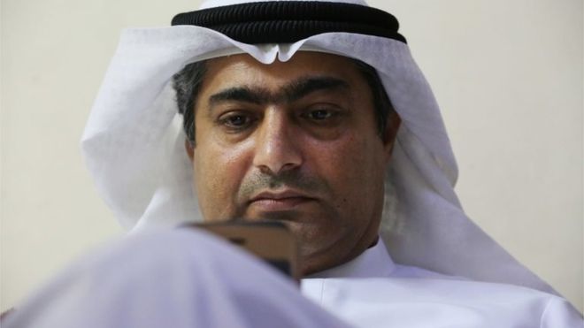 مركز مناصرة معتقلي الإمارات يذكّر بقضية أحمد منصور ضمن حملة "عام آخر خلف القضبان"