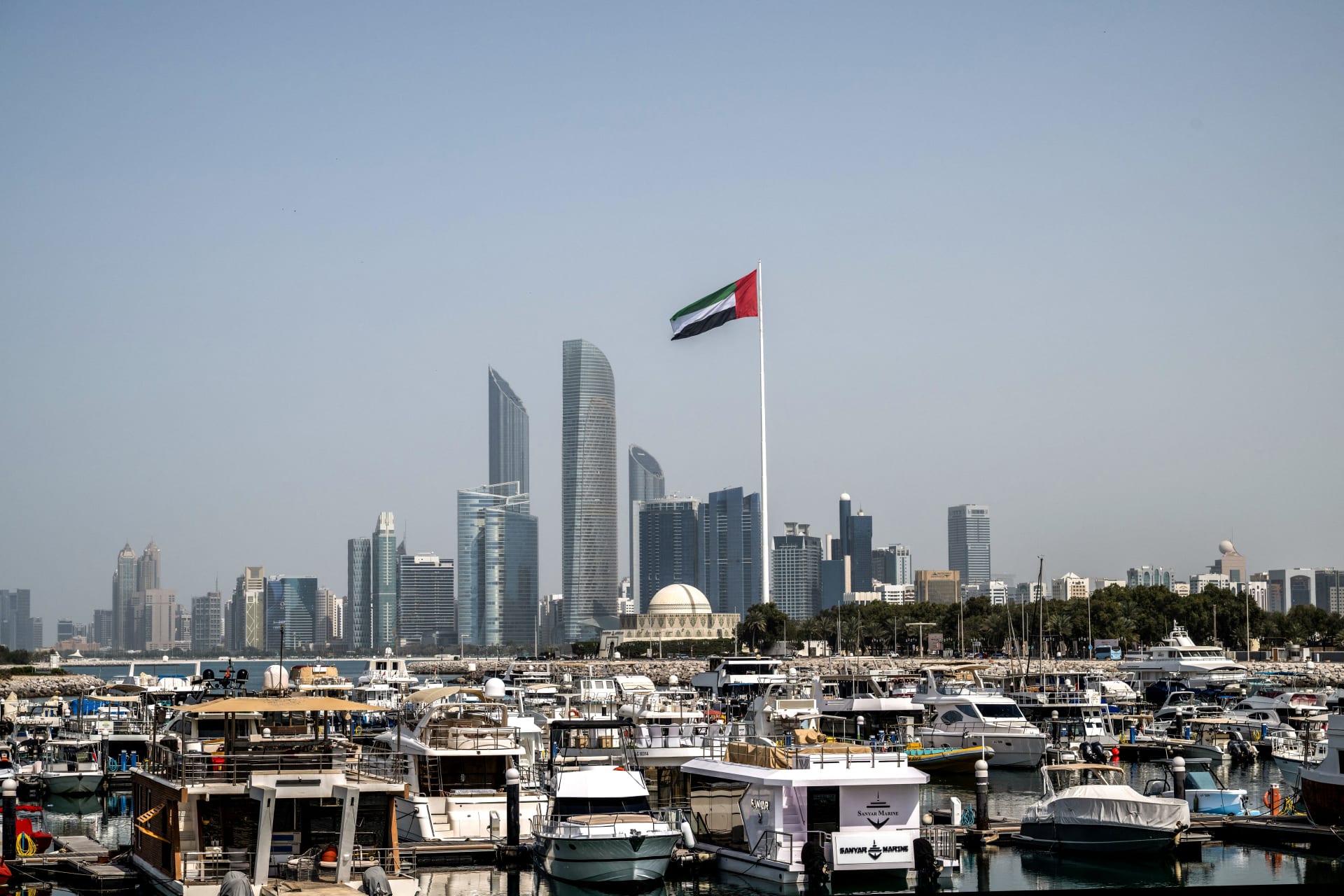 "بلومبيرغ": الإمارات تخطط لإطلاق صندوق دفاعي بثلاثة مليارات دولار