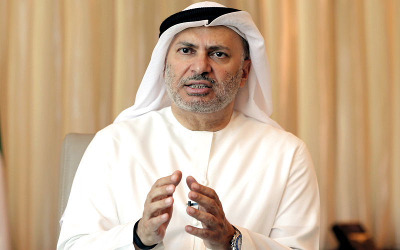 قرقاش ينتقد محدودية الموقف الخليجي ويدعو لمراجعة عقلانية للعلاقة مع إيران