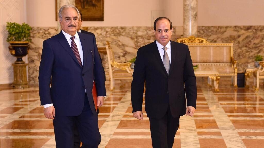 صحيفة بريطانية: مصر والسعودية تضغط على حفتر لوقف إمدادات أبوظبي للدعم السريع