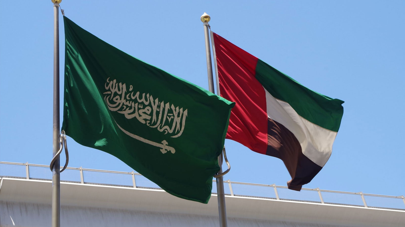 صحيفة لبنانية: مخاوف سعودية من توسع أبوظبي في لبنان