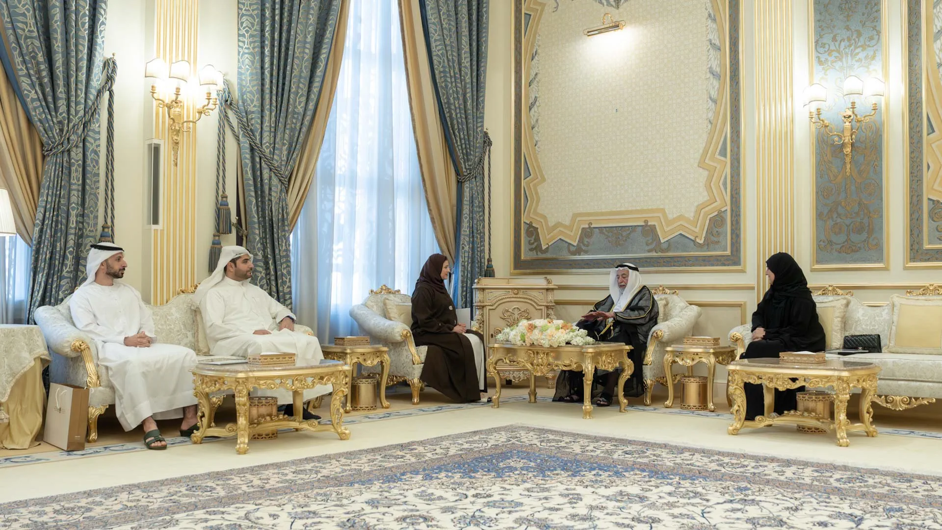 حاكم الشارقة يطلع على خطط وبرامج وزارة التربية ويثمن جهودها في تطوير العملية التعليمية
