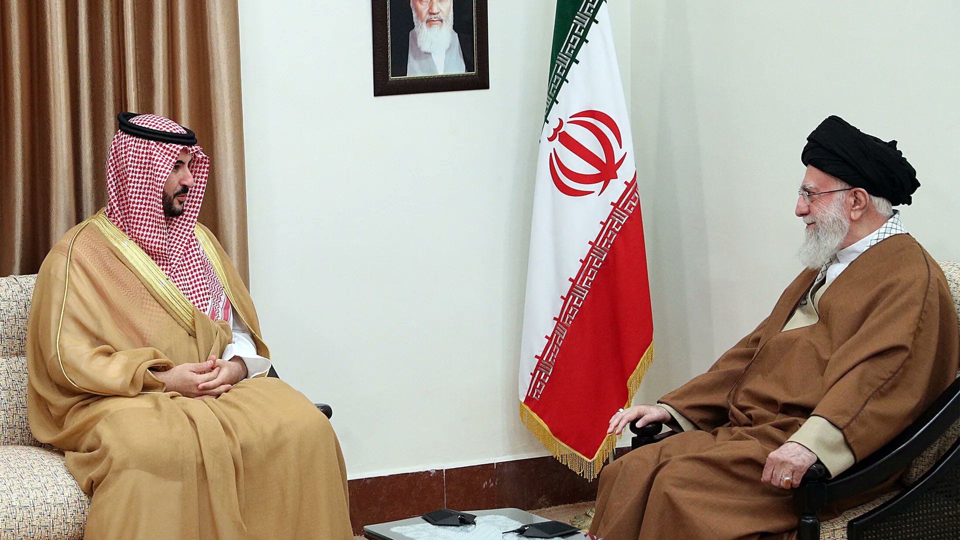 أكسيوس: وزير الدفاع السعودي يحذّر من أن عدم ضرب إيران سيجعل النظام أقوى