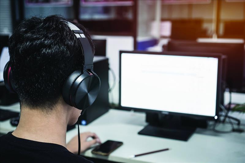 الإمارات تفعّل التعليم عن بُعد للمدارس والجامعات