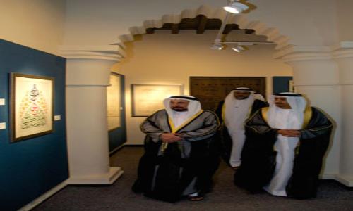 حاكم الشارقة يفتتح معرض "آيات بينات"