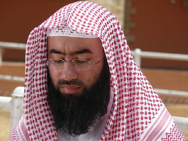 الكويت: تسحب الجنسية من الداعية نبيل العوضي و9 أخرين 